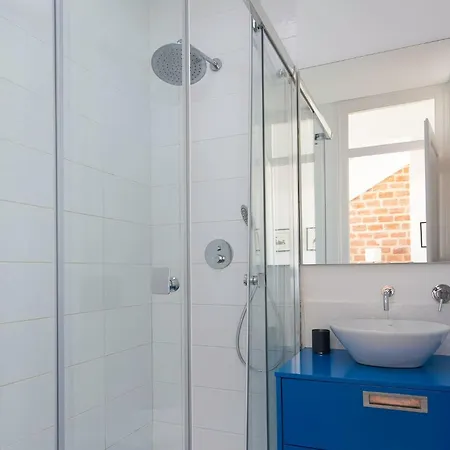 Amidst The Rooftops Of 아파트