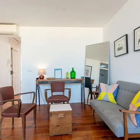 아파트 Amidst The Rooftops Of *