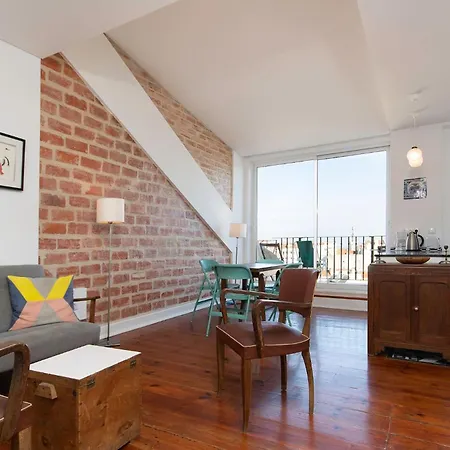 Amidst The Rooftops Of 리스본